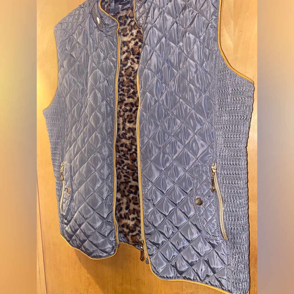 Gray & Mustard Lined Sleeveless Quilted Print Vest - Picture 2 of 5